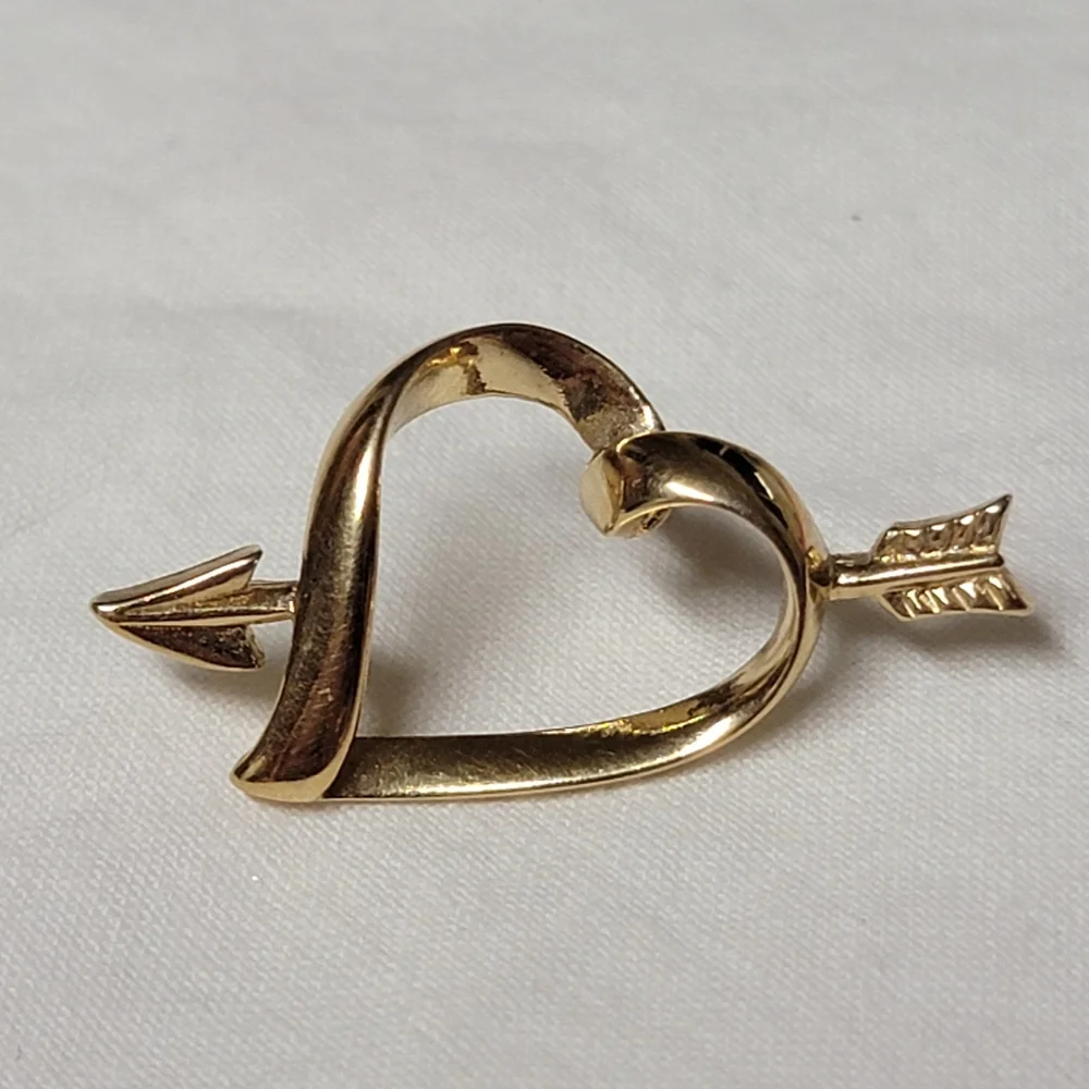 Vintage 1983 Love Struck Tac Pin Gold Tone Avon Valentine's Day Heart w/ Arrow